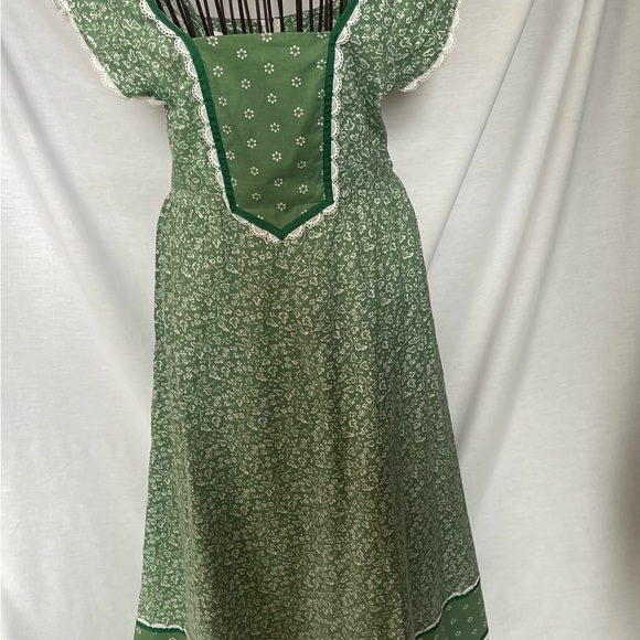 Vintage Hawaiian Dress Green Floral Arm pit to arm pit 13-14” 47-48” Long - Picture 2 of 12